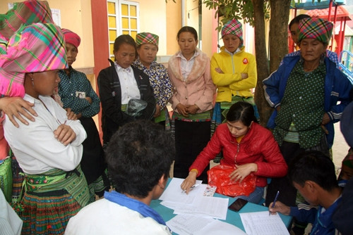 Học sinh đến lớp đủ là món quà "Thưởng Tết" lớn nhất đối với giáo viên vùng cao ảnh 2 Học sinh đến lớp đủ là món quà "Thưởng Tết" lớn nhất đối với giáo viên vùng cao ảnh 2