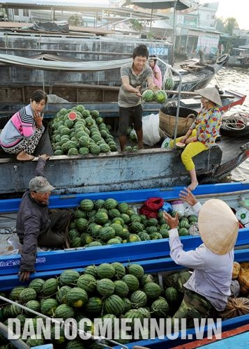 Chợ nổi Cái Răng là một trong những điểm du lịch tiêu biểu, có sức hút với du khách mỗi khi đến thành phố Cần Thơ. Ảnh: Phúc Thanh Chợ nổi Cái Răng là một trong những điểm du lịch tiêu biểu, có sức hút với du khách mỗi khi đến thành phố Cần Thơ. Ảnh: Phúc Thanh