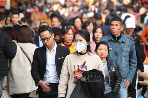 Đeo khẩu trang phòng chống dịch vừa để tự bảo vệ bản thân vừa nêu cao trách nhiệm với cộng đồng. Ảnh: Thành Đạt - TTXVN