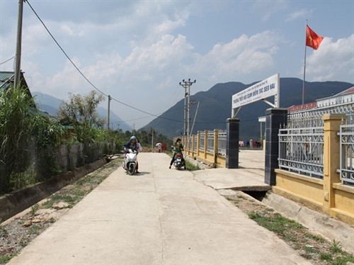 Đường vào bản Seo Hai khang trang sạch đẹp. Đường vào bản Seo Hai khang trang sạch đẹp.