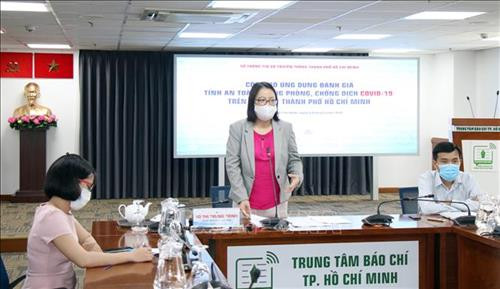 Phó Giám đốc Sở Thông tin và Truyền thông Thành phố Hồ Chí Minh Võ Thị Trung Trinh chia sẻ thông tin về ứng dụng. Ảnh: Tiến Lực - TTXVN