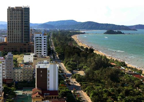 Bãi biển Cửa Lò thu hút hàng triệu lượt khách du lịch mỗi năm. Ảnh: Thanh Tùng-TTXVN Bãi biển Cửa Lò thu hút hàng triệu lượt khách du lịch mỗi năm. Ảnh: Thanh Tùng-TTXVN
