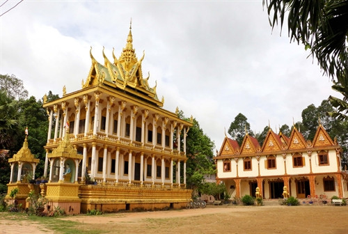 Vĩnh Long hiện có khoảng 70% số chùa trên địa bàn tổ chức dạy chữ Khmer cho học sinh Vĩnh Long hiện có khoảng 70% số chùa trên địa bàn tổ chức dạy chữ Khmer cho học sinh