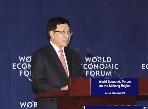 Phó Thủ tướng, Bộ trưởng Bộ Ngoại giao Phạm Bình Minh dự và phát biểu bế mạc Diễn đàn. Ảnh: Phạm Kiên - TTXVN