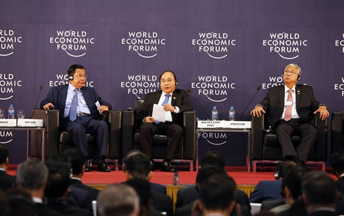 Thủ tướng Nguyễn Xuân Phúc đối thoại tại diễn đàn. Ảnh: TTXVN