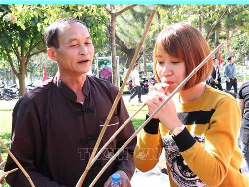 Múa Sạp tại Lễ hội. Ảnh: Hồng Điệp - TTXVN Du khách thưởng thức ẩm thực tại Lễ hội. Ảnh: Hồng Điệp - TTXVN Múa Sạp tại Lễ hội. Ảnh: Hồng Điệp - TTXVN Du khách thưởng thức ẩm thực tại Lễ hội. Ảnh: Hồng Điệp - TTXVN