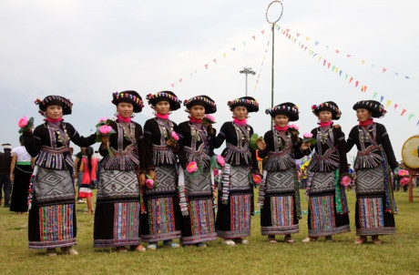 Ngắm vẻ đẹp mộc mạc của phụ nữ vùng cao Tây Bắc ảnh 16 Ngắm vẻ đẹp mộc mạc của phụ nữ vùng cao Tây Bắc ảnh 16