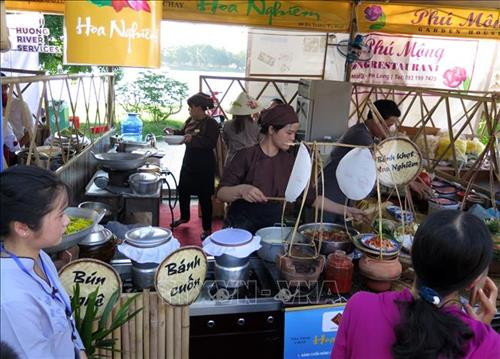 Sự thanh tao, tinh tế của người Huế thể hiện rất rõ trong văn hóa ẩm thực chay. Ảnh: Quốc Việt - TTXVN Sự thanh tao, tinh tế của người Huế thể hiện rất rõ trong văn hóa ẩm thực chay. Ảnh: Quốc Việt - TTXVN