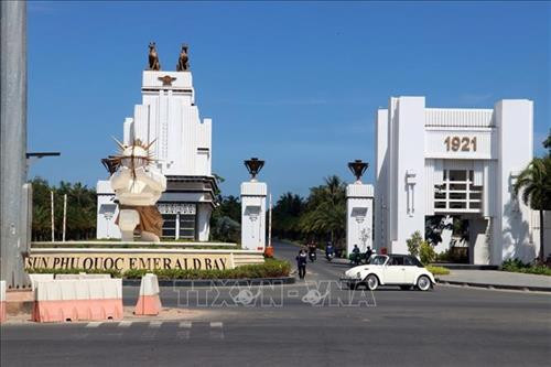 Khu nghỉ dưỡng tiêu chuẩn quốc tế 5 sao ++ JW Marriott Phu Quoc Emerald Bay trên đảo Phú Quốc. Ảnh: Lê Huy Hải - TTXVN Khu nghỉ dưỡng tiêu chuẩn quốc tế 5 sao ++ JW Marriott Phu Quoc Emerald Bay trên đảo Phú Quốc. Ảnh: Lê Huy Hải - TTXVN