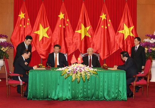 Tổng Bí thư Nguyễn Phú Trọng và Tổng Bí thư, Chủ tịch Trung Quốc Tập Cận Bình chứng kiến Lễ ký kết Kế hoạch hợp tác đào tạo cán bộ giữa Đảng Cộng sản Việt Nam và Đảng Cộng sản Trung Quốc giai đoạn 2016 – 2020. Ảnh: Trí Dũng- TTXVN Tổng Bí thư Nguyễn Phú Trọng và Tổng Bí thư, Chủ tịch Trung Quốc Tập Cận Bình chứng kiến Lễ ký kết Kế hoạch hợp tác đào tạo cán bộ giữa Đảng Cộng sản Việt Nam và Đảng Cộng sản Trung Quốc giai đoạn 2016 – 2020. Ảnh: Trí Dũng- TTXVN