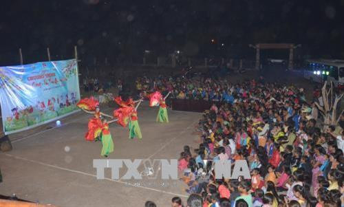 Các tiết mục văn nghệ đến từ các đơn vị phục vụ bà con vùng biên giới Ia Mơ. Ảnh: Hoài Nam – TTXVN