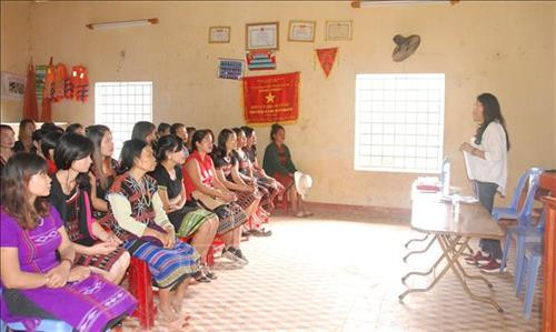 Một buổi truyền thông lưu động tại xã A Ngo. Ảnh: Thanh Thủy-TTXVN Một buổi truyền thông lưu động tại xã A Ngo. Ảnh: Thanh Thủy-TTXVN