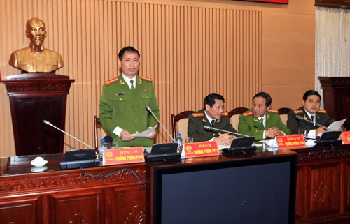 Đại tá Dương Văn Giáp- Trưởng phòng cảnh sát Điều tra tội phạm về trật tự xã hội- Công an TP. Hà Nội trả lời các câu hỏi của phóng viên