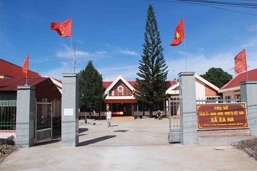 Trụ sở Ủy ban nhân dân xã Ea Na, huyện Krông Ana được xây dựng khang trang. Trụ sở Ủy ban nhân dân xã Ea Na, huyện Krông Ana được xây dựng khang trang.