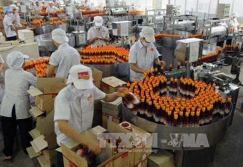 Sản xuất hàng tiêu dùng, thực phẩm đông lạnh xuất khẩu tại Công ty cổ phần thực phẩm cholimex, khu công nghiệp Vĩnh Lộc A, Thành phố Hồ Chí Minh sau kỳ nghỉ Tết Nguyên đán. Ảnh: An Hiếu - TTXVN Sản xuất hàng tiêu dùng, thực phẩm đông lạnh xuất khẩu tại Công ty cổ phần thực phẩm cholimex, khu công nghiệp Vĩnh Lộc A, Thành phố Hồ Chí Minh sau kỳ nghỉ Tết Nguyên đán. Ảnh: An Hiếu - TTXVN