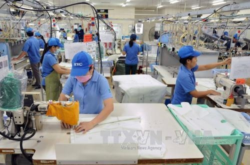 Công ty TNHH HOSINO Việt Nam (vốn 100% Nhật Bản), khu công nghiệp Vĩnh Lộc A, Thành phố Hồ Chí Minh chuyên sản xuất túi khí an toàn cho xe ôtô có hơn 1.000 lao động trở lại làm việc sau Tết, đạt tỷ lệ 90%, với kế họach sản xuất 5 triệu sản phẩm trong năm 2017. Ảnh: An Hiếu - TTXVN Công ty TNHH HOSINO Việt Nam (vốn 100% Nhật Bản), khu công nghiệp Vĩnh Lộc A, Thành phố Hồ Chí Minh chuyên sản xuất túi khí an toàn cho xe ôtô có hơn 1.000 lao động trở lại làm việc sau Tết, đạt tỷ lệ 90%, với kế họach sản xuất 5 triệu sản phẩm trong năm 2017. Ảnh: An Hiếu - TTXVN