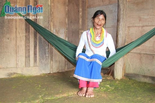 Bà Hồ Thị Thiên người có khả năng sáng tác và hát xà ru.