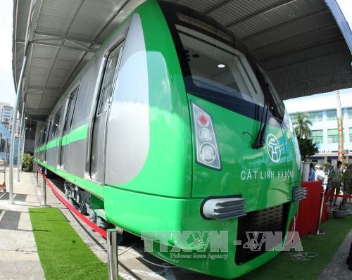 Đầu máy của toa tàu Cát Linh - Hà Đông tại triển lãm Giảng Võ (Hà Nội) tháng 10 năm 2015. Ảnh: Huy Hùng- TTXVN Đầu máy của toa tàu Cát Linh - Hà Đông tại triển lãm Giảng Võ (Hà Nội) tháng 10 năm 2015. Ảnh: Huy Hùng- TTXVN