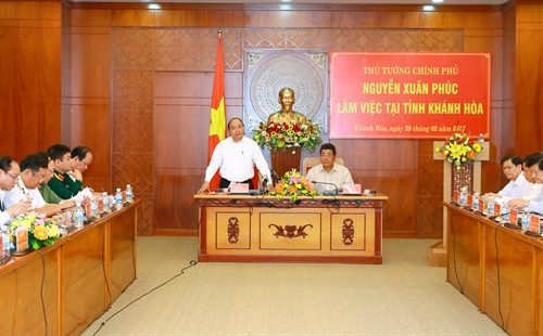 Thủ tướng Nguyễn Xuân Phúc phát biểu tại buổi làm việc với cán bộ chủ chốt tỉnh Khánh Hòa. Ảnh: Thống Nhất – TTXVN