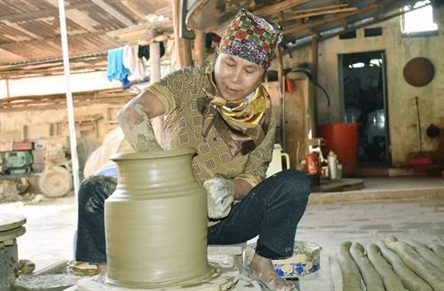 Những nghệ nhân và thợ giỏi làng gốm Hương Canh baovinhphuc.com.vn