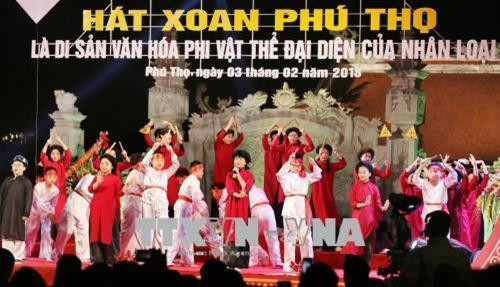 Trình diễn hát Xoan tại buổi lễ. Ảnh: Trung Kiên – TTXVN. Trình diễn hát Xoan tại buổi lễ. Ảnh: Trung Kiên – TTXVN.