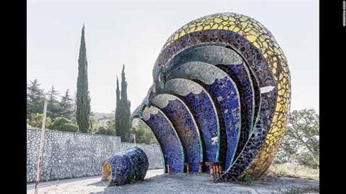 Chiêm ngưỡng lối kiến trúc độc đáo trạm xe buýt Xô viết ảnh 1