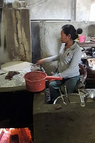 Làng nghề bánh tráng Túy Loan “đỏ lửa” đón Tết ảnh 5 Làng nghề bánh tráng Túy Loan “đỏ lửa” đón Tết ảnh 5