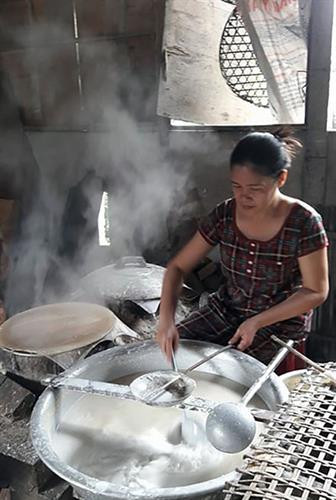 Làng nghề bánh tráng Túy Loan “đỏ lửa” đón Tết ảnh 4 Làng nghề bánh tráng Túy Loan “đỏ lửa” đón Tết ảnh 4