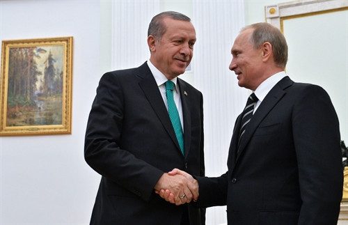 Trong ảnh (tư liệu): Tổng thống Nga Vladimir Putin (phải) và Tổng thống Thổ Nhĩ Kỳ Recep Tayyip Erdogan trong cuộc gặp ở thủ đô Moskva, Nga ngày 23/9/2015. EPA/TTXVN