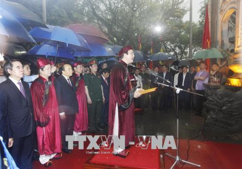 Thủ tướng Nguyễn Xuân Phúc và các đại biểu dự lễ tưởng niệm các Vua Hùng tại Đền Thượng thuộc Khu di tích lịch sử Quốc gia đặc biệt Đền Hùng. Ảnh: Lâm Khánh -TTXVN Thủ tướng Nguyễn Xuân Phúc và các đại biểu dự lễ tưởng niệm các Vua Hùng tại Đền Thượng thuộc Khu di tích lịch sử Quốc gia đặc biệt Đền Hùng. Ảnh: Lâm Khánh -TTXVN