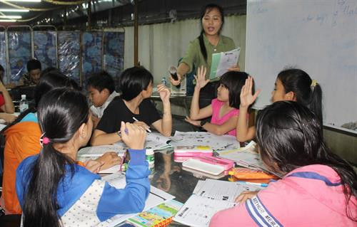 Lớp học miễn phí dành riêng cho con công nhân ở Đồng Nai. Ảnh: Lê Xuân - TTXVN Lớp học miễn phí dành riêng cho con công nhân ở Đồng Nai. Ảnh: Lê Xuân - TTXVN