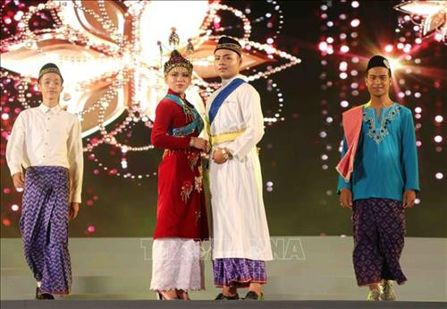 Ngày hội Văn hóa, Thể thao và Du lịch đồng bào Chăm lần thứ V: Văn hóa Chăm với sự đa dạng trong thống nhất ảnh 5 Ngày hội Văn hóa, Thể thao và Du lịch đồng bào Chăm lần thứ V: Văn hóa Chăm với sự đa dạng trong thống nhất ảnh 5