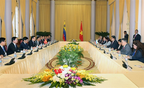Sáng 31/8/2015, sau lễ đón trọng thể tại Phủ Chủ tích dành cho nguyên thủ quốc gia, Chủ tịch nước Trương Tấn Sang đã hội đàm với Tổng thống Nicolás Maduro Moros. Ảnh: Nguyễn Khang – TTXVN