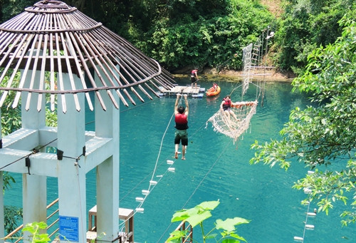 Điểm du lịch sông Chày-Hang Tối thu hút nhiều du khách Điểm du lịch sông Chày-Hang Tối thu hút nhiều du khách
