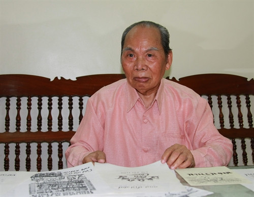 Ông Nghịch với các tác phẩm của mình. Ảnh: Nguyễn Chiến-TTXVN. Ông Nghịch với các tác phẩm của mình. Ảnh: Nguyễn Chiến-TTXVN.