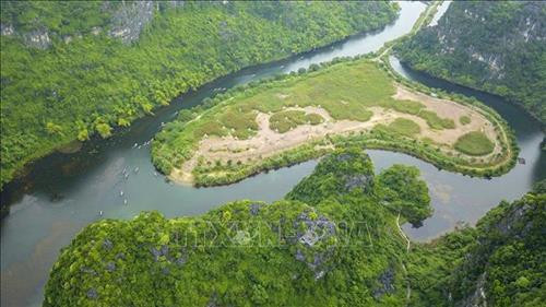 Vẻ đẹp non nước hữu tình của khu du lịch Tràng An. Ảnh: Minh Đức - TTXVN Vẻ đẹp non nước hữu tình của khu du lịch Tràng An. Ảnh: Minh Đức - TTXVN