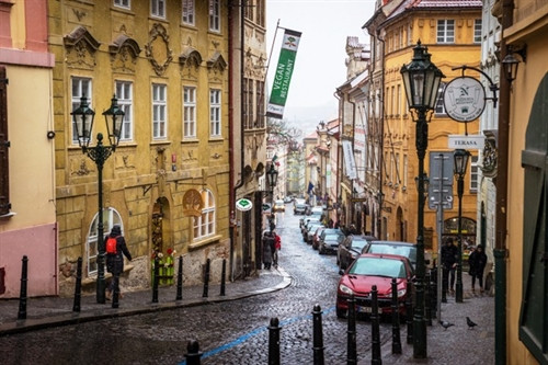 Một góc phố yên bình ở Prague. Một góc phố yên bình ở Prague.
