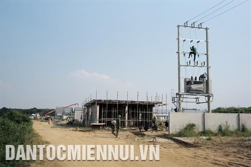 Chăn nuôi an toàn quy mô trang trại đang được huyện Ngọc Lặc (Thanh Hóa) chú trọng nhân rộng. Ảnh: TBK Nhật Minh/TBK Trang trại chăn nuôi gà theo chuỗi công nghệ cao ở xã Minh Tiến của Công ty cổ phần giống và phát triển chăn nuôi Thọ Xuân đang được xây dựng. Ảnh: Hoàng Hà