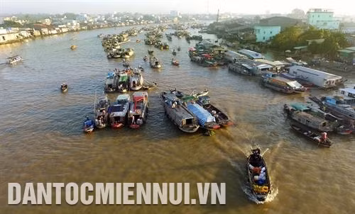 Ngày hội du lịch “Văn hóa chợ nổi Cái Răng” được tổ chức hàng năm nhằm quảng bá văn hóa cũng như con người vùng sông nước miền Tây Nam Bộ. Ảnh: Mạnh Linh