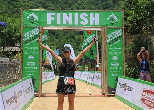 Vô địch cự ly 70km dành cho nữ (cự ly dài nhất) thuộc về nữ vận động viên Veronika Vadovicova (Slovakia). Ảnh: Hoa Mai - TTXVN