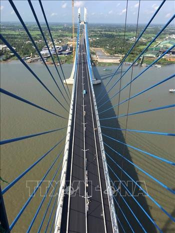 Cầu Vàm Cống nhìn từ trên cao. Ảnh: TTXVN Cầu Vàm Cống nhìn từ trên cao. Ảnh: TTXVN
