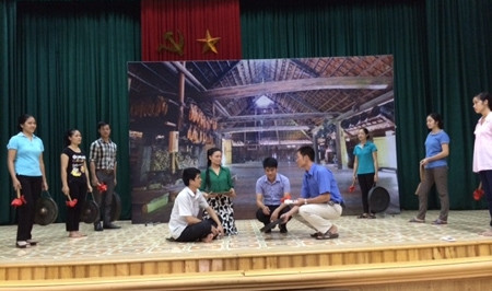 Đội văn nghệ quần chúng huyện Nho Quan luyện tập biểu diễn cồng chiêng. Ảnh: baoninhbinh.org.vn