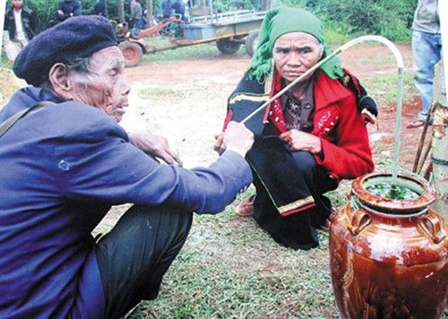 Lễ cúng chia ly. Ảnh tư liệu Lễ cúng chia ly. Ảnh tư liệu