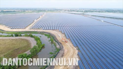Hệ thống pin năng lượng mặt trời của Nhà máy điện TTC Tây Ninh. Ảnh: TTC