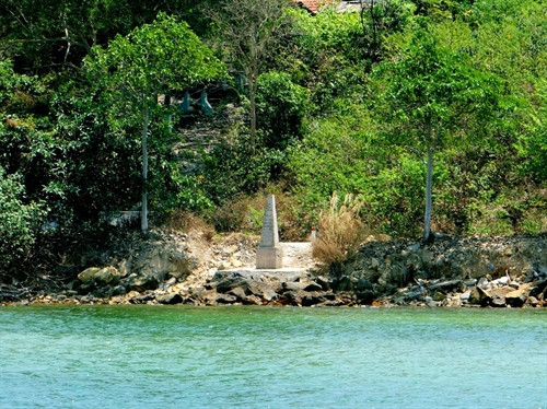 Cột mốc chủ quyền. Ảnh: XDAT