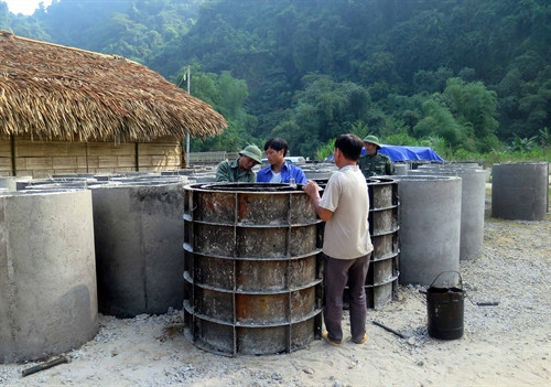 Đúc bê tông phục vụ thi công các công trình cầu, cống bắc qua suối ở xã Lăng Can, huyện Lâm Bình. Đúc bê tông phục vụ thi công các công trình cầu, cống bắc qua suối ở xã Lăng Can, huyện Lâm Bình.