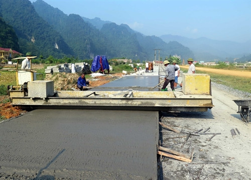 Làm đường bê tông nông thôn xã Lăng Can, huyện Lâm Bình. Làm đường bê tông nông thôn xã Lăng Can, huyện Lâm Bình.