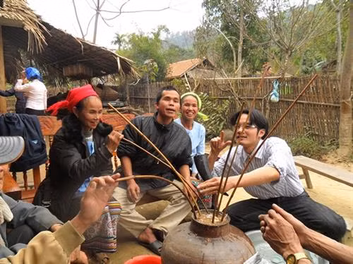 Hội uống rượu cần của người Thái được tổ chức khá trang trọng.