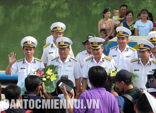 Bộ Tư lệnh Vùng 2 Hải Quân tiễn đoàn công tác lên đường làm nhiệm vụ. Ảnh: Nhu Giang