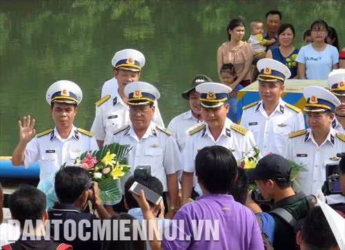 Bộ Tư lệnh Vùng 2 Hải Quân tiễn đoàn công tác lên đường làm nhiệm vụ. Ảnh: Nhu Giang